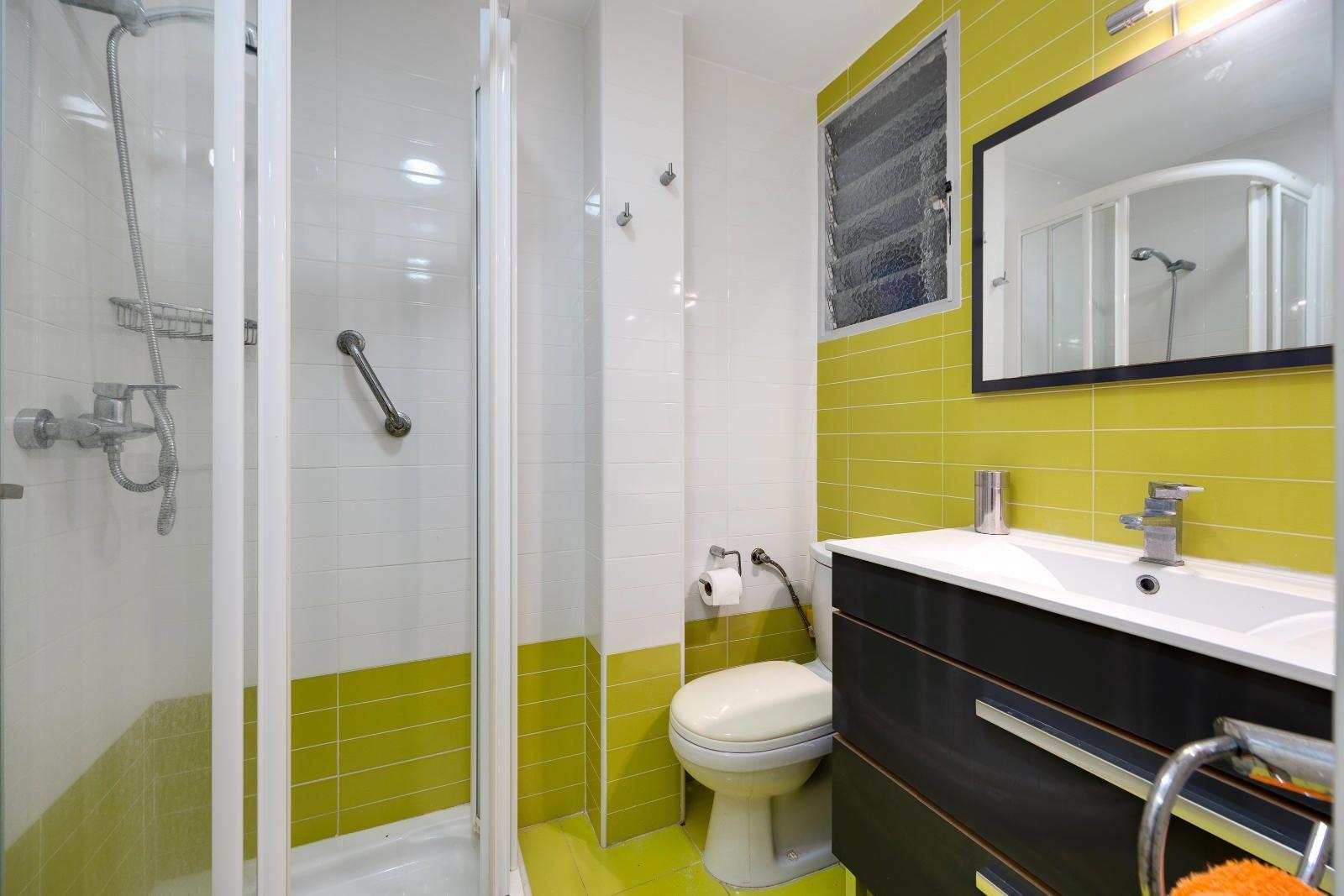 Apartamento en Torrevieja, Alicante, España 2 dormitorios, 115 m2 No. 189132