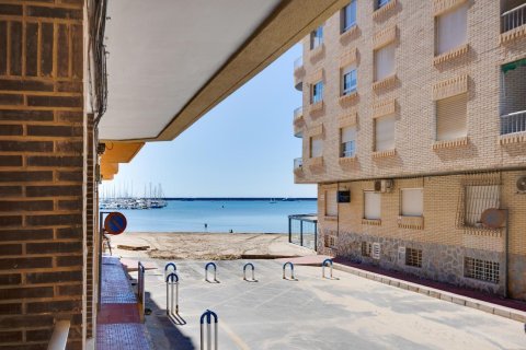 Apartment in Torrevieja, Alicante, Spain 2 bedrooms, 115 sq.m. No. 189132