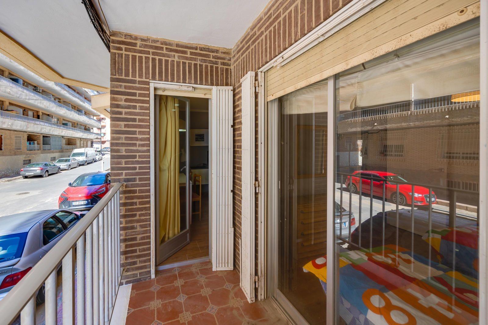 Apartamento en Torrevieja, Alicante, España 2 dormitorios, 115 m2 No. 189132