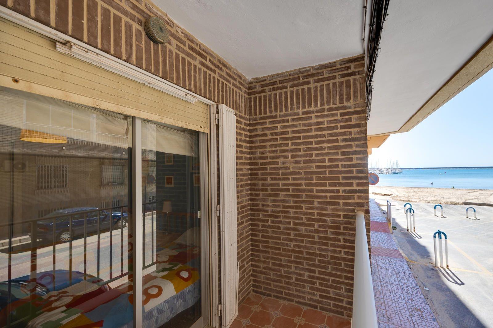 Apartamento en Torrevieja, Alicante, España 2 dormitorios, 115 m2 No. 189132