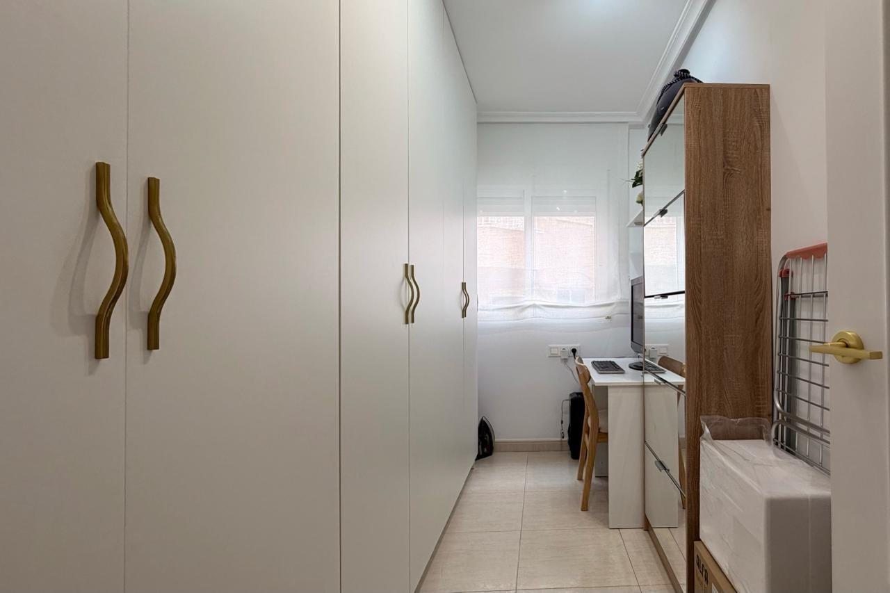 Apartamento en Torrevieja, Alicante, España 3 dormitorios,  No. 189135
