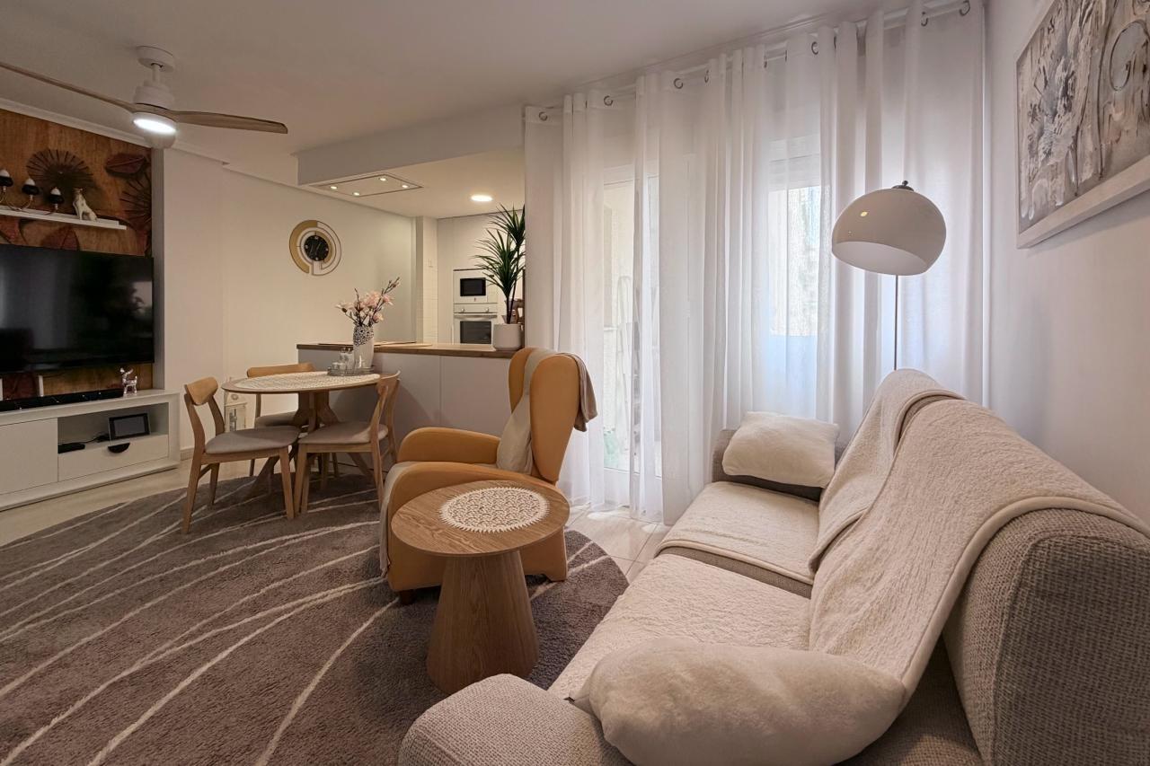 Apartamento en Torrevieja, Alicante, España 3 dormitorios,  No. 189135