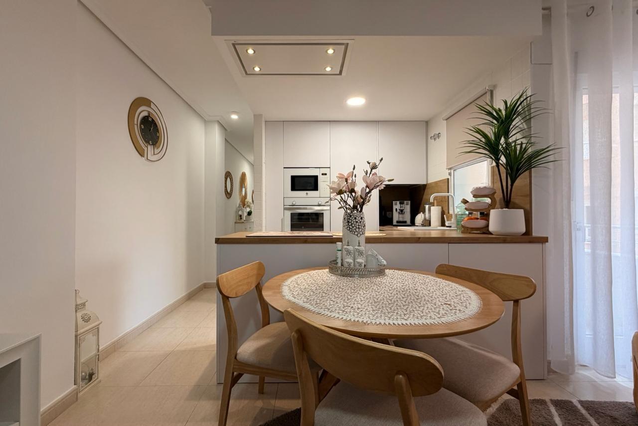 Apartamento en Torrevieja, Alicante, España 3 dormitorios,  No. 189135