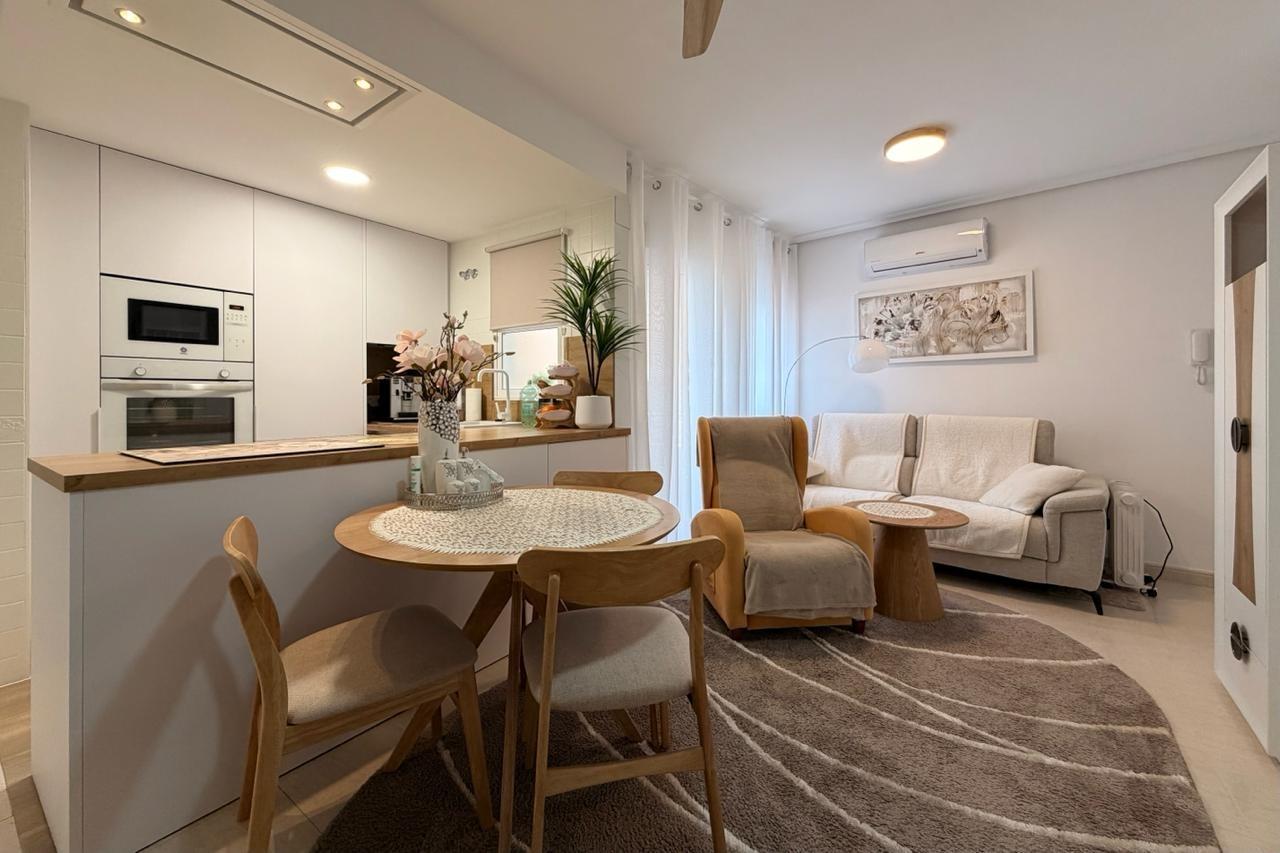 Apartamento en Torrevieja, Alicante, España 3 dormitorios,  No. 189135