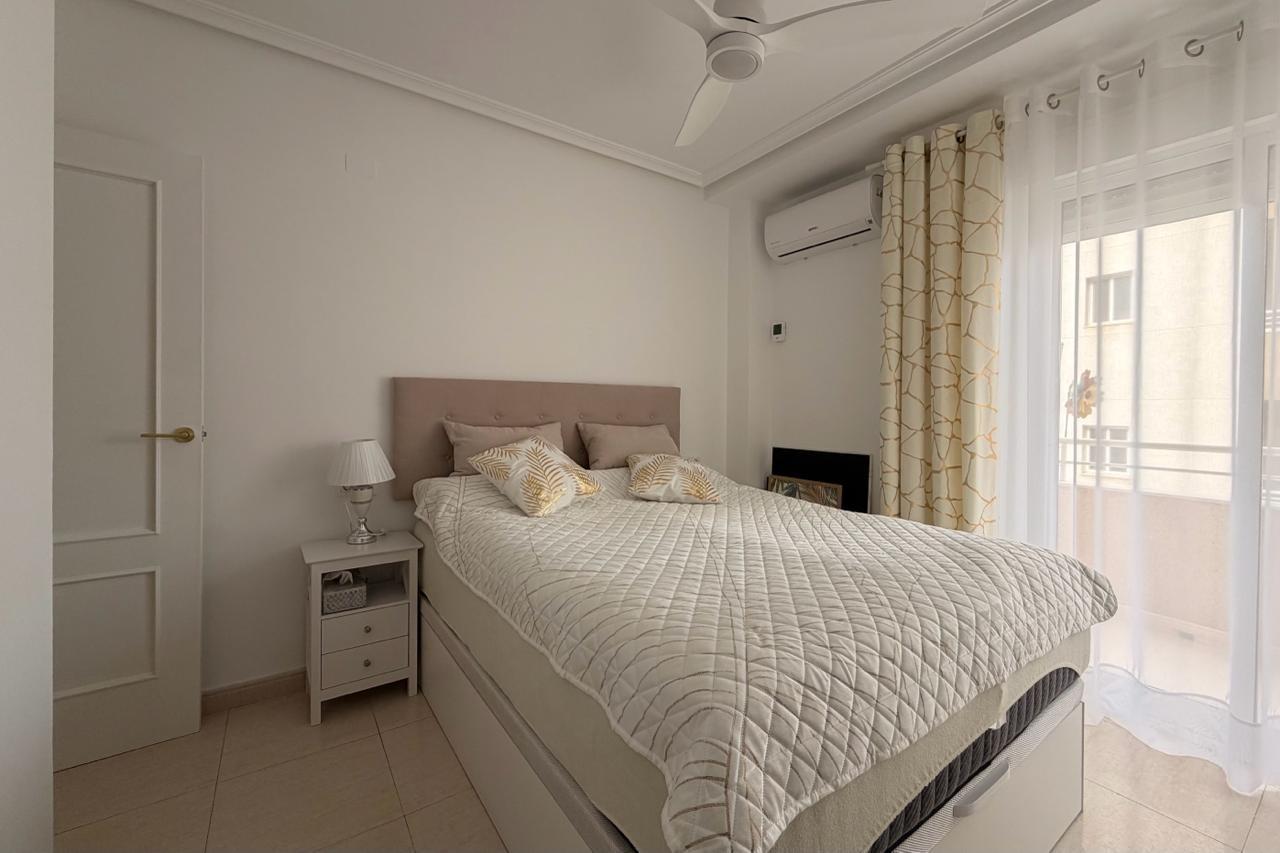 Apartamento en Torrevieja, Alicante, España 3 dormitorios,  No. 189135