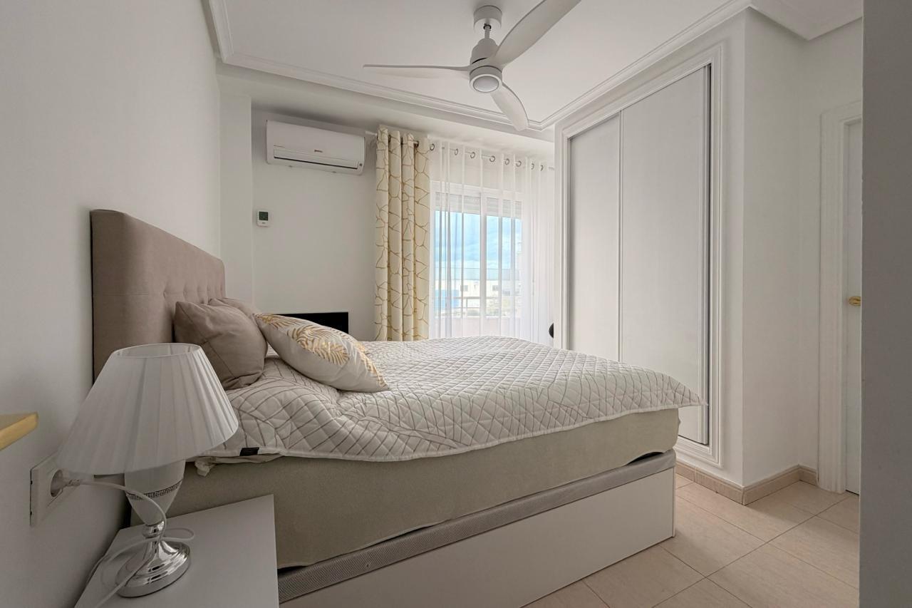 Apartamento en Torrevieja, Alicante, España 3 dormitorios,  No. 189135