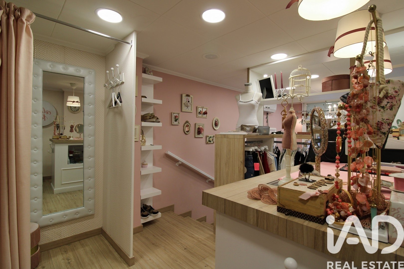 Commercial property in Sant Feliu de Llobregat, Barcelona, Spain 2 bedrooms, 30 sq.m. No. 196517