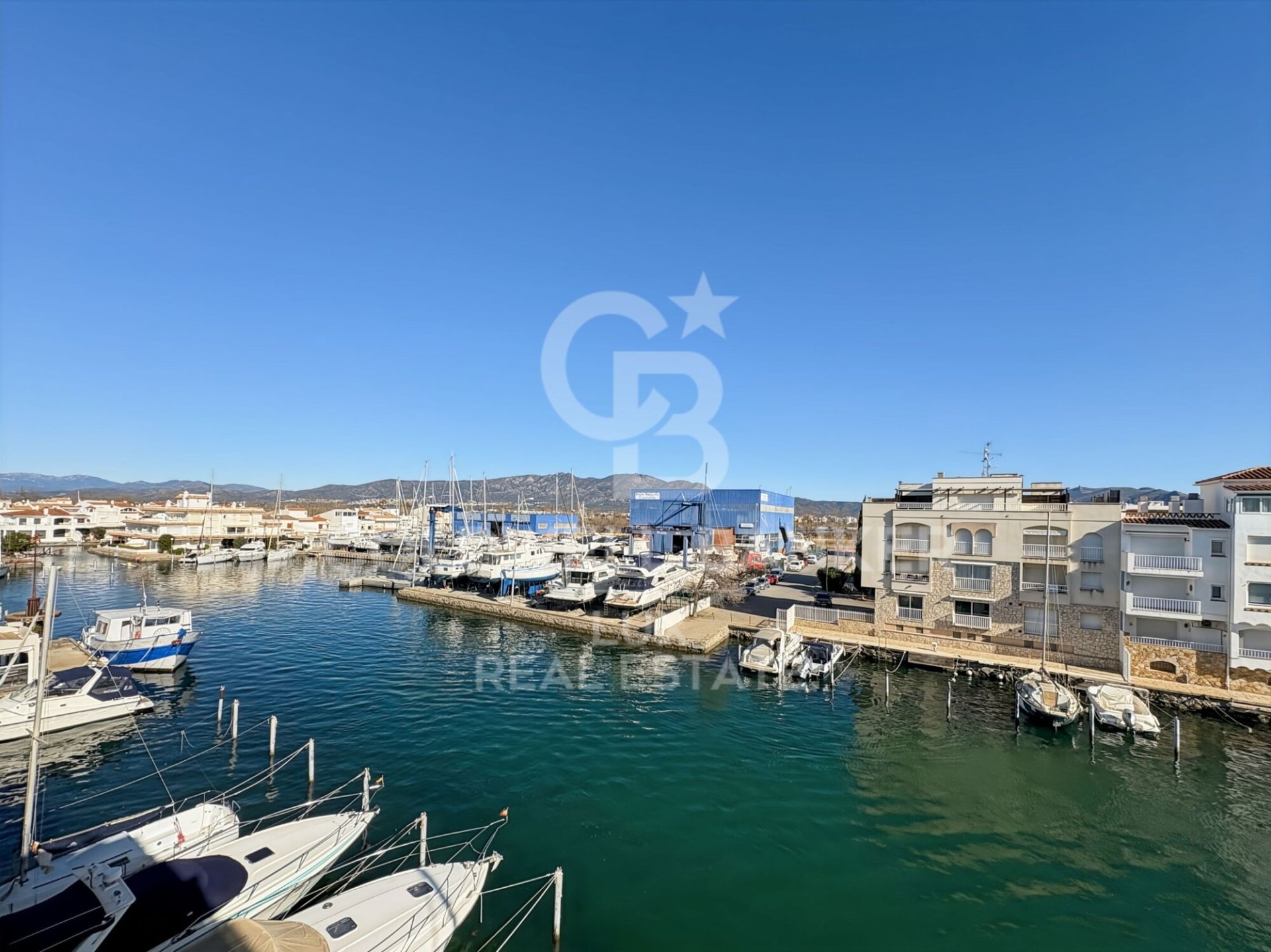 Hus i Empuriabrava, Girona, Spanien 4 sovrum, 189 kvm. Nr. 159560