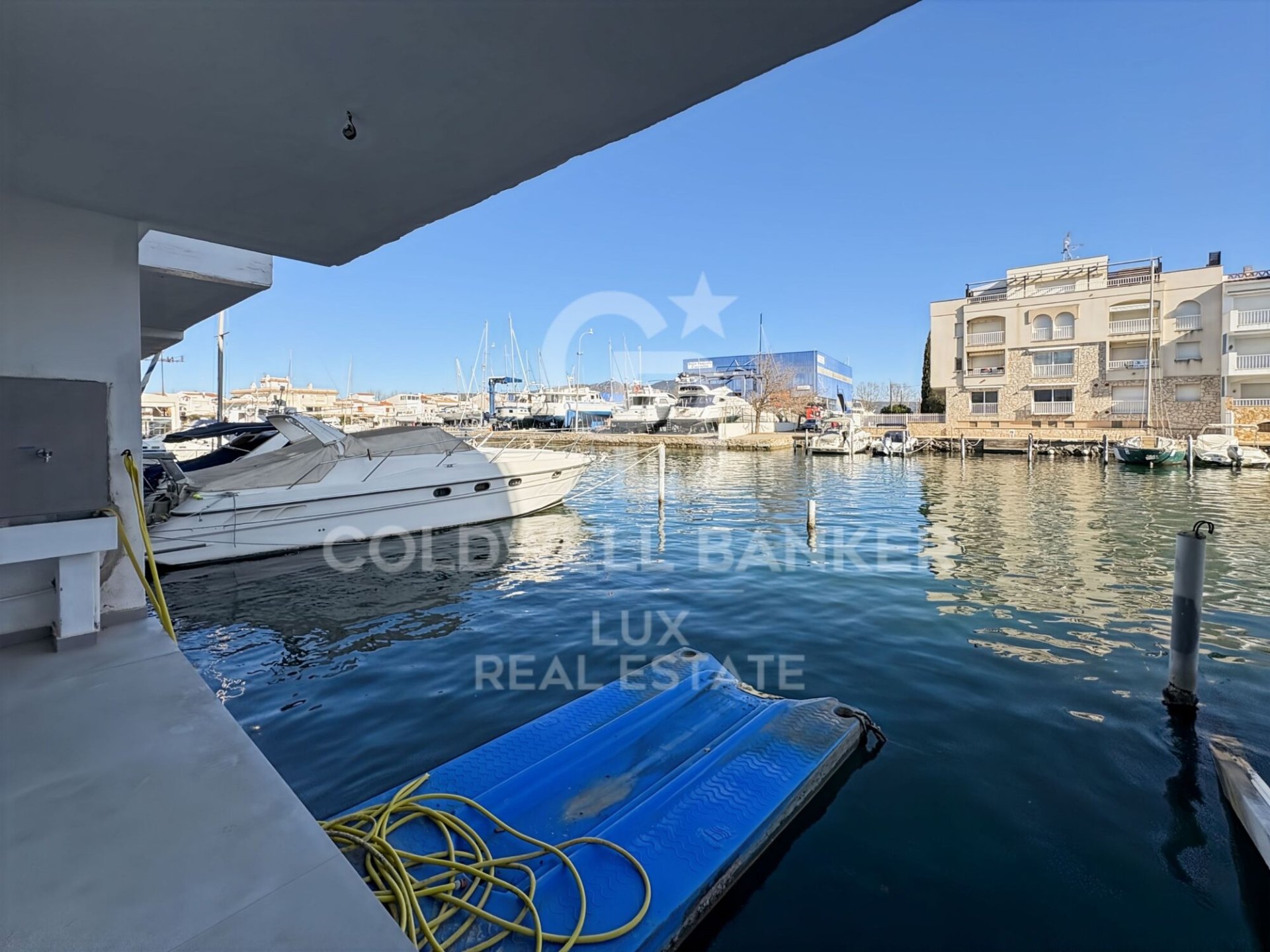 Hus i Empuriabrava, Girona, Spanien 4 sovrum, 189 kvm. Nr. 159560