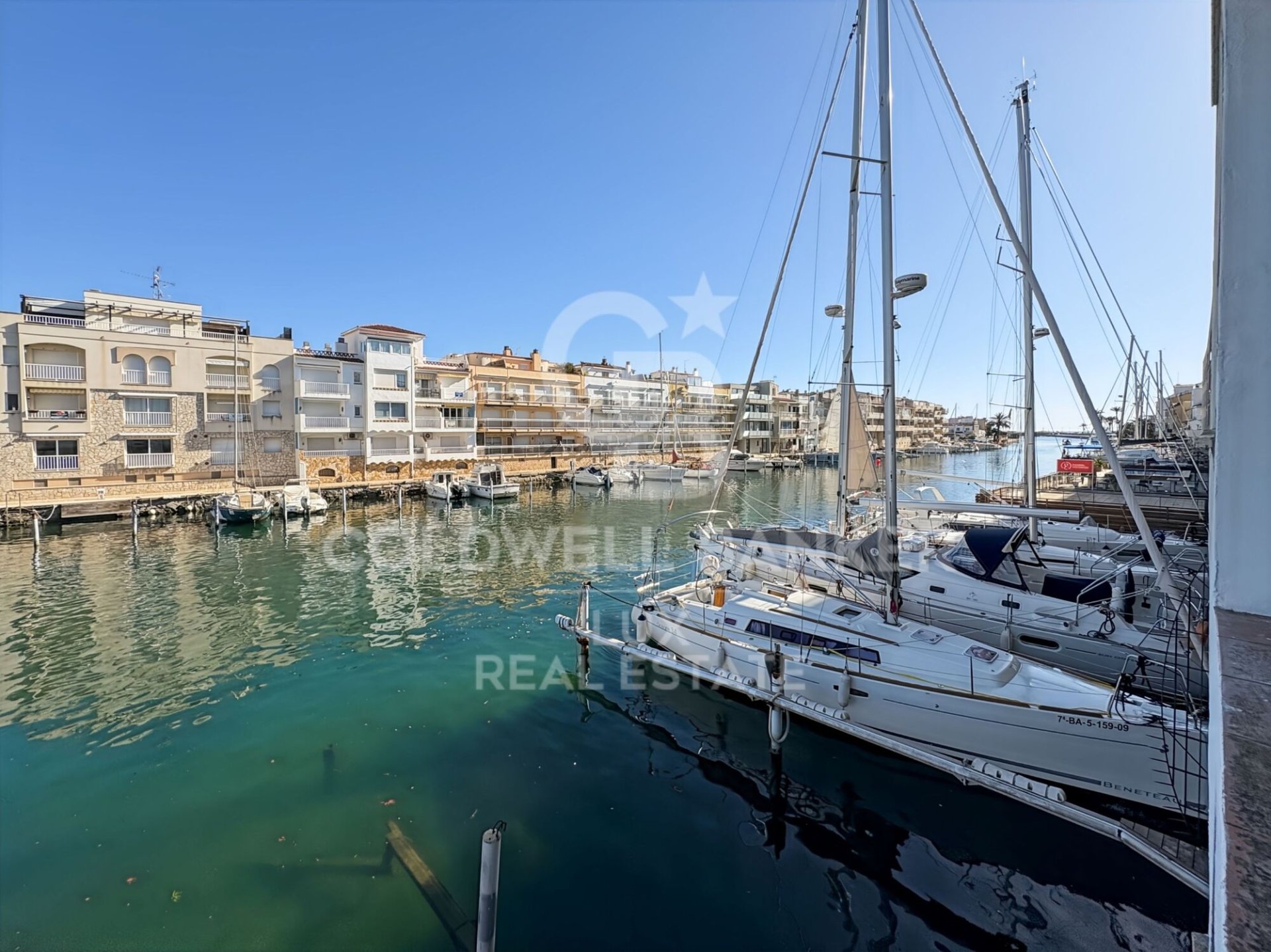 Hus i Empuriabrava, Girona, Spanien 4 sovrum, 189 kvm. Nr. 159560
