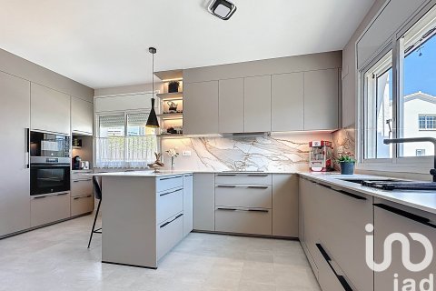 Townhouse in Sant Pere de Ribes, Barcelona, Spanien 5 Schlafzimmer, 230 m2 Nr. 153491