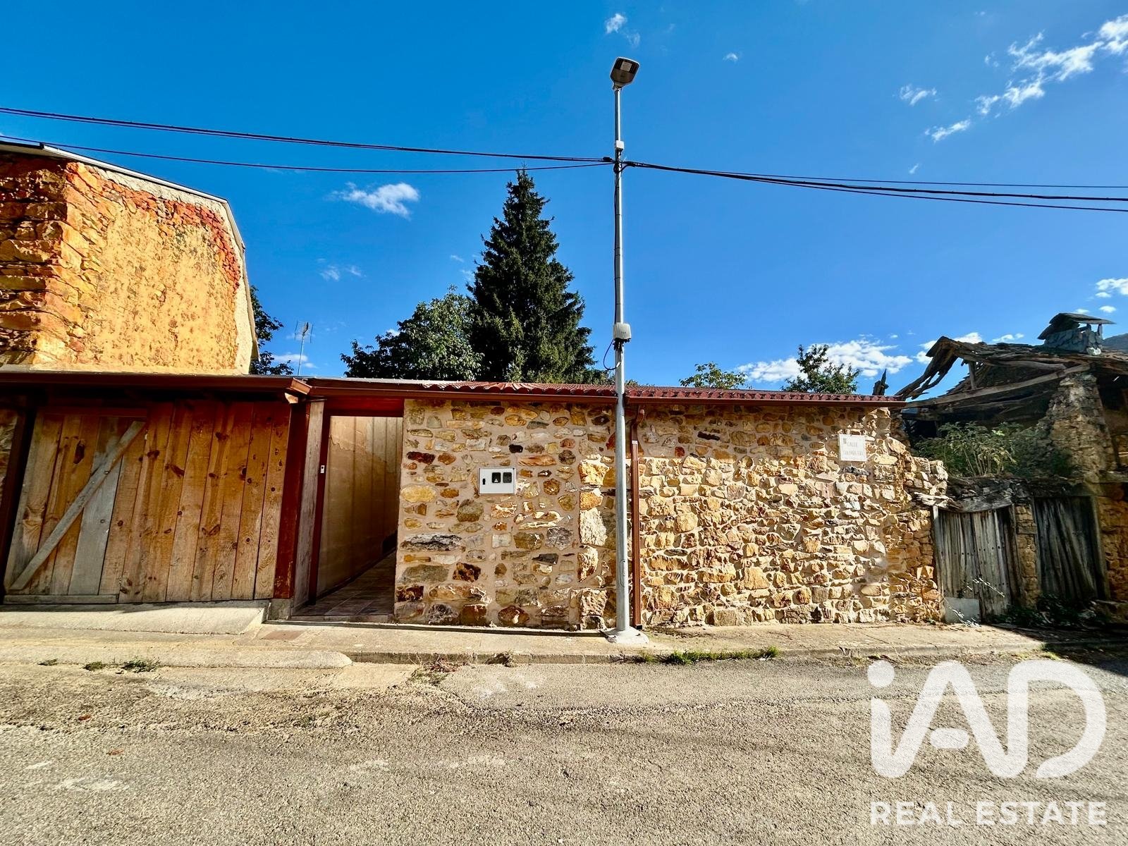 House in Castrocontrigo, Leon, Spain 2 bedrooms, 111 sq.m. No. 195000