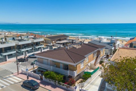 Bungalow in Torrevieja, Alicante, Spain 3 bedrooms,  No. 190205