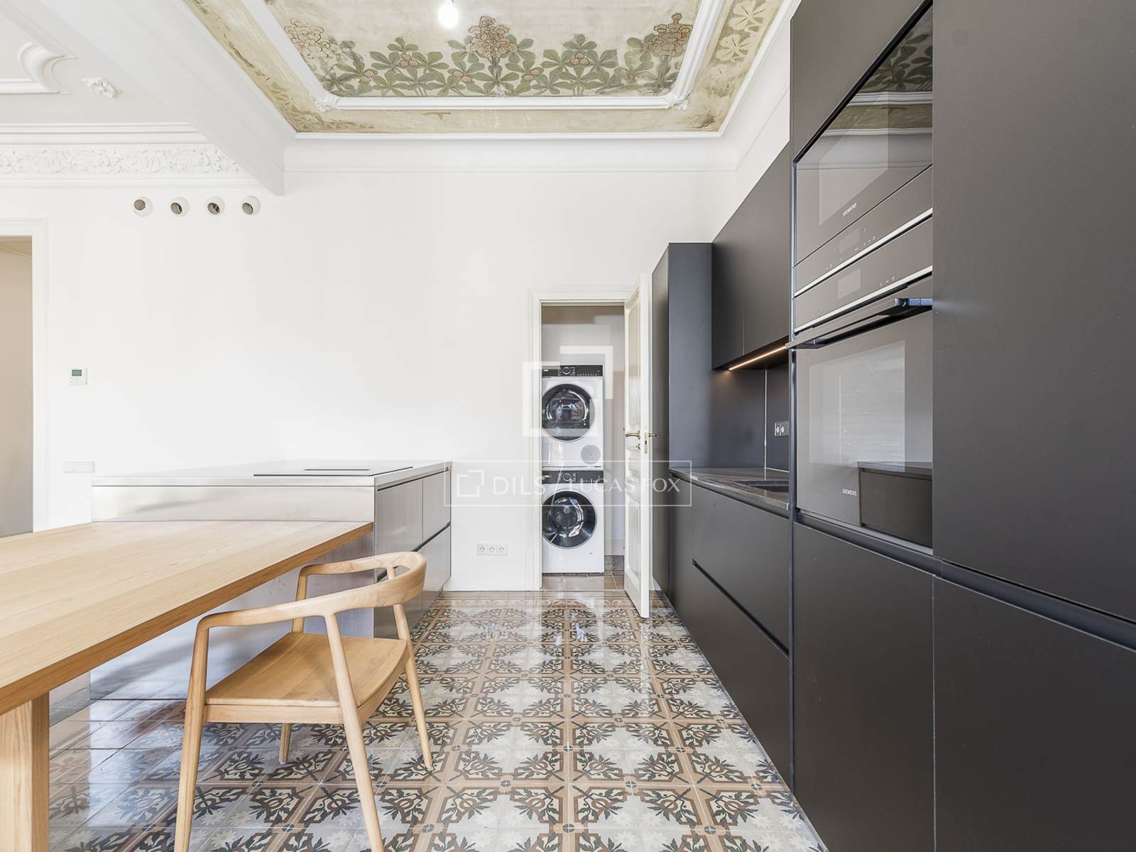 Apartamento en Barcelona, España 2 dormitorios, 110 m2 No. 194296