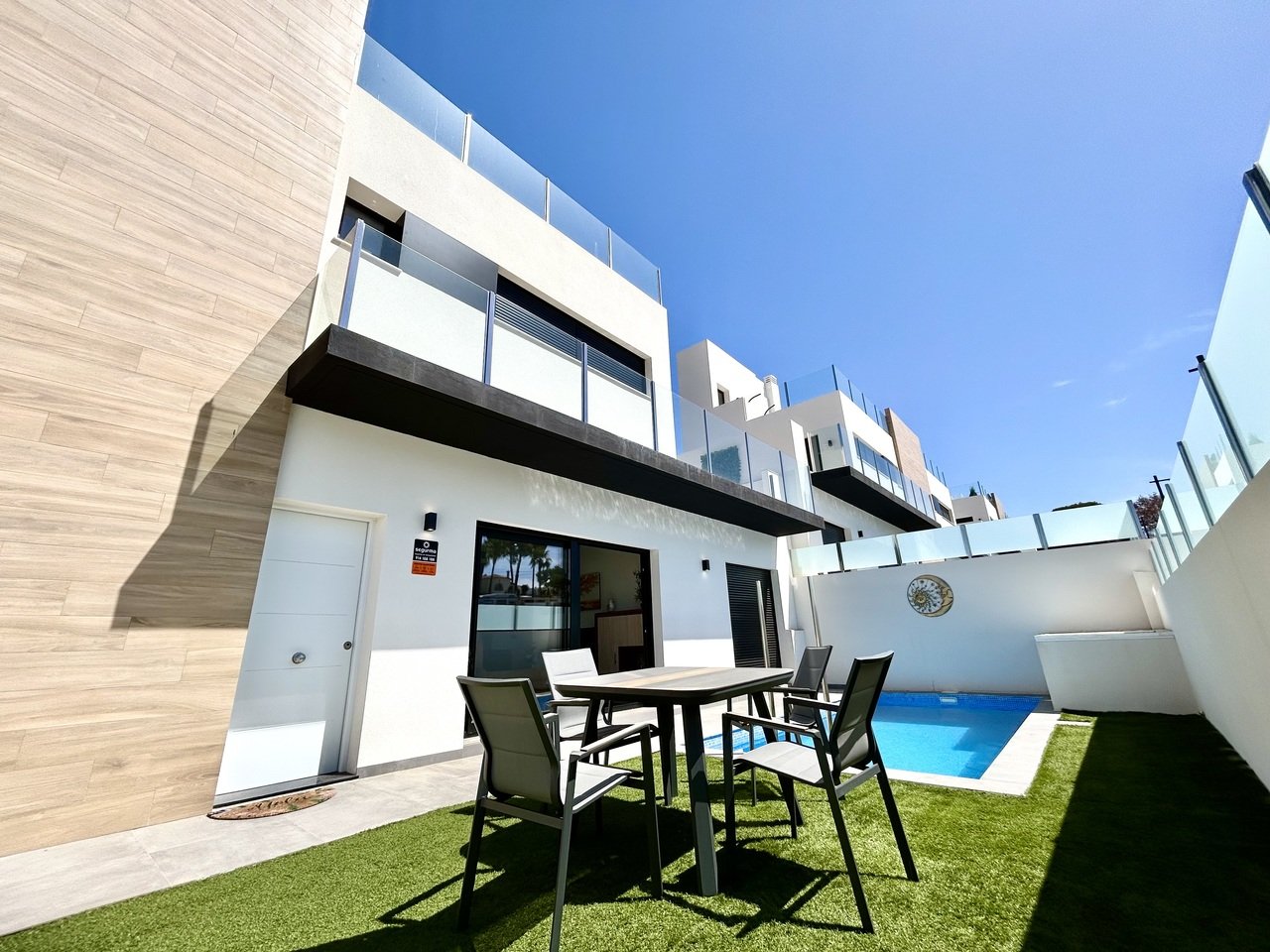 Villa en Villamartin, Alicante, España 2 dormitorios, 110 m2 No. 189937