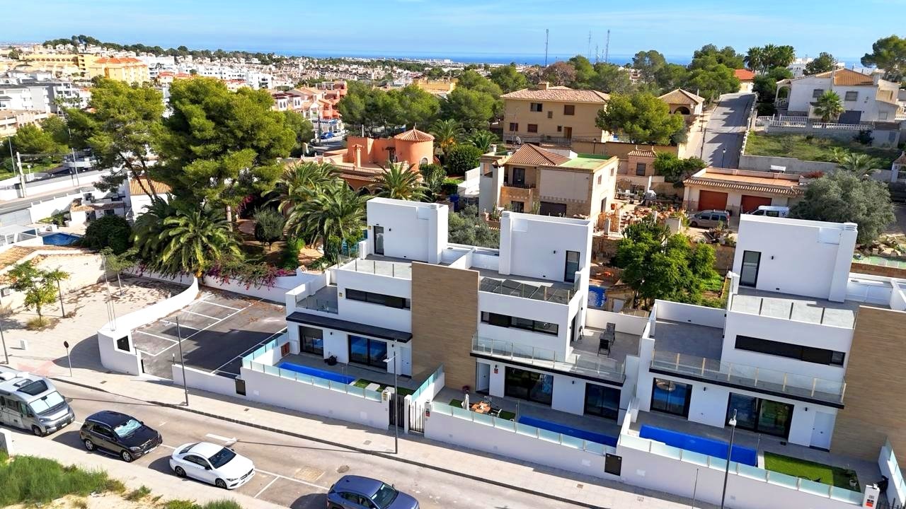 Villa en Villamartin, Alicante, España 2 dormitorios, 110 m2 No. 189937