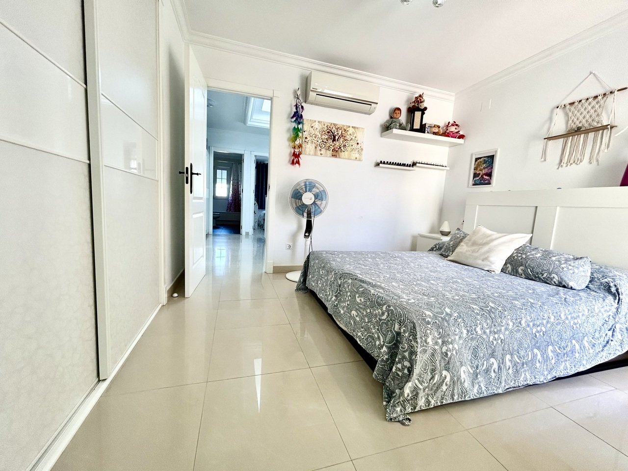 Kaupunkipientalo Daya Vieja, Alicante, Espanja 4 makuuhuonetta, 207 m2 No. 196004