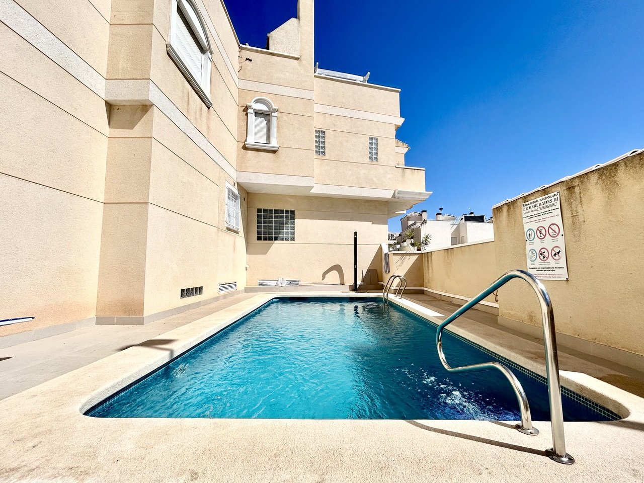 Kaupunkipientalo Daya Vieja, Alicante, Espanja 4 makuuhuonetta, 207 m2 No. 196004