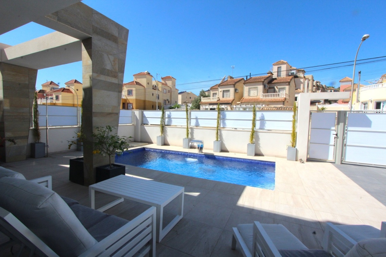 Villa Villamartin, Alicante, Spānijā 5 istabas,  Nr. 196003