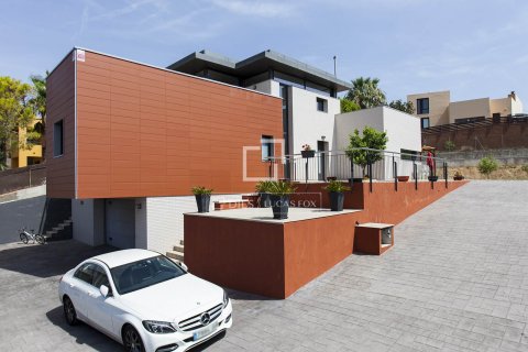 Villa a Sitges, Barcelona, Spagna 3 camere da letto, 319 mq. N° 150932