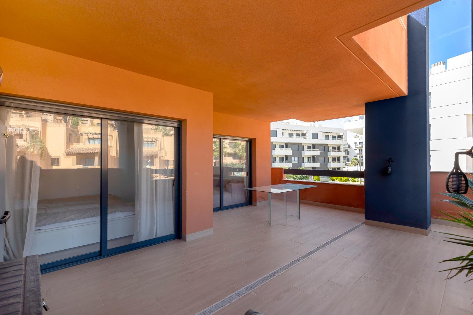 Apartment à Villamartin, Alicante, Espagne 2 chambres,  No. 156171