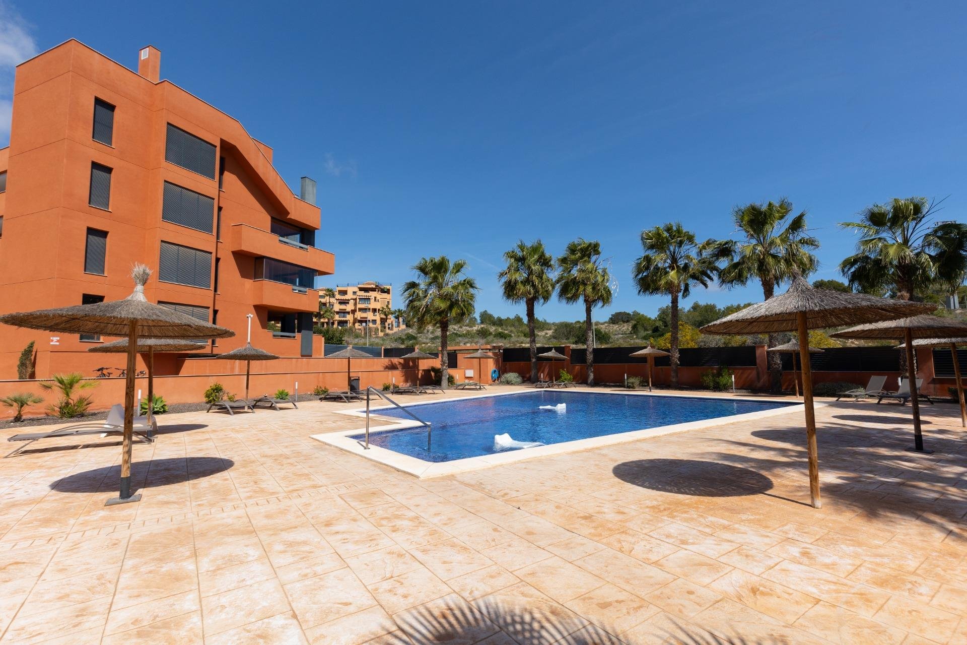 Apartment à Villamartin, Alicante, Espagne 2 chambres,  No. 156171