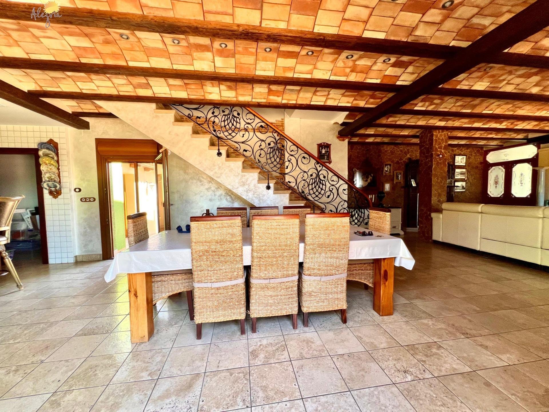 Villa i Almoradi, Alicante, Spanien 4 sovrum, 493 kvm. Nr. 196814