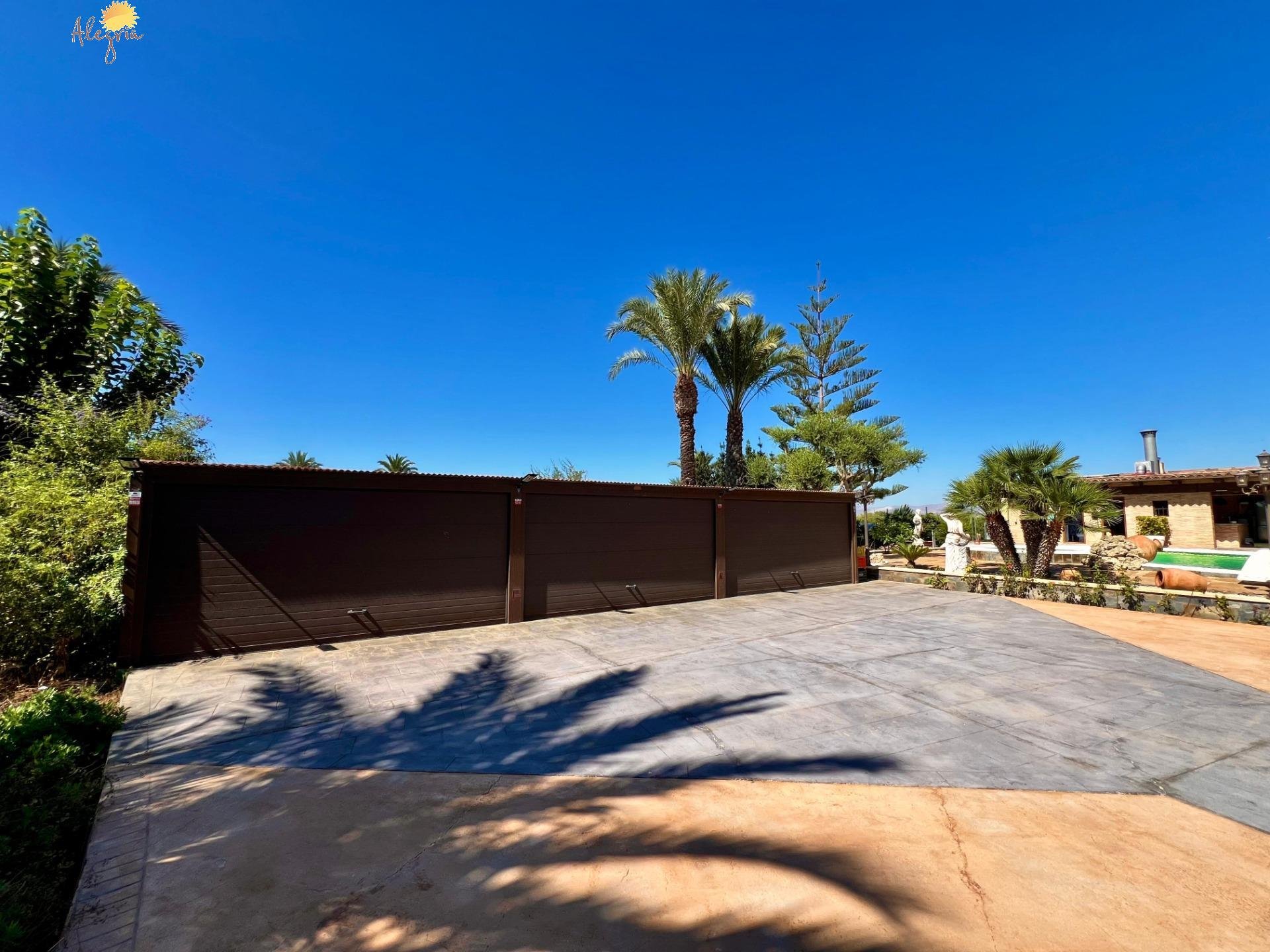 Villa i Almoradi, Alicante, Spanien 4 sovrum, 493 kvm. Nr. 196814