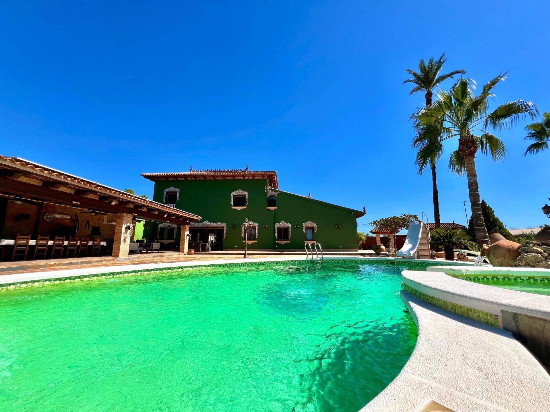 Villa i Almoradi, Alicante, Spanien 4 sovrum, 493 kvm. Nr. 196814