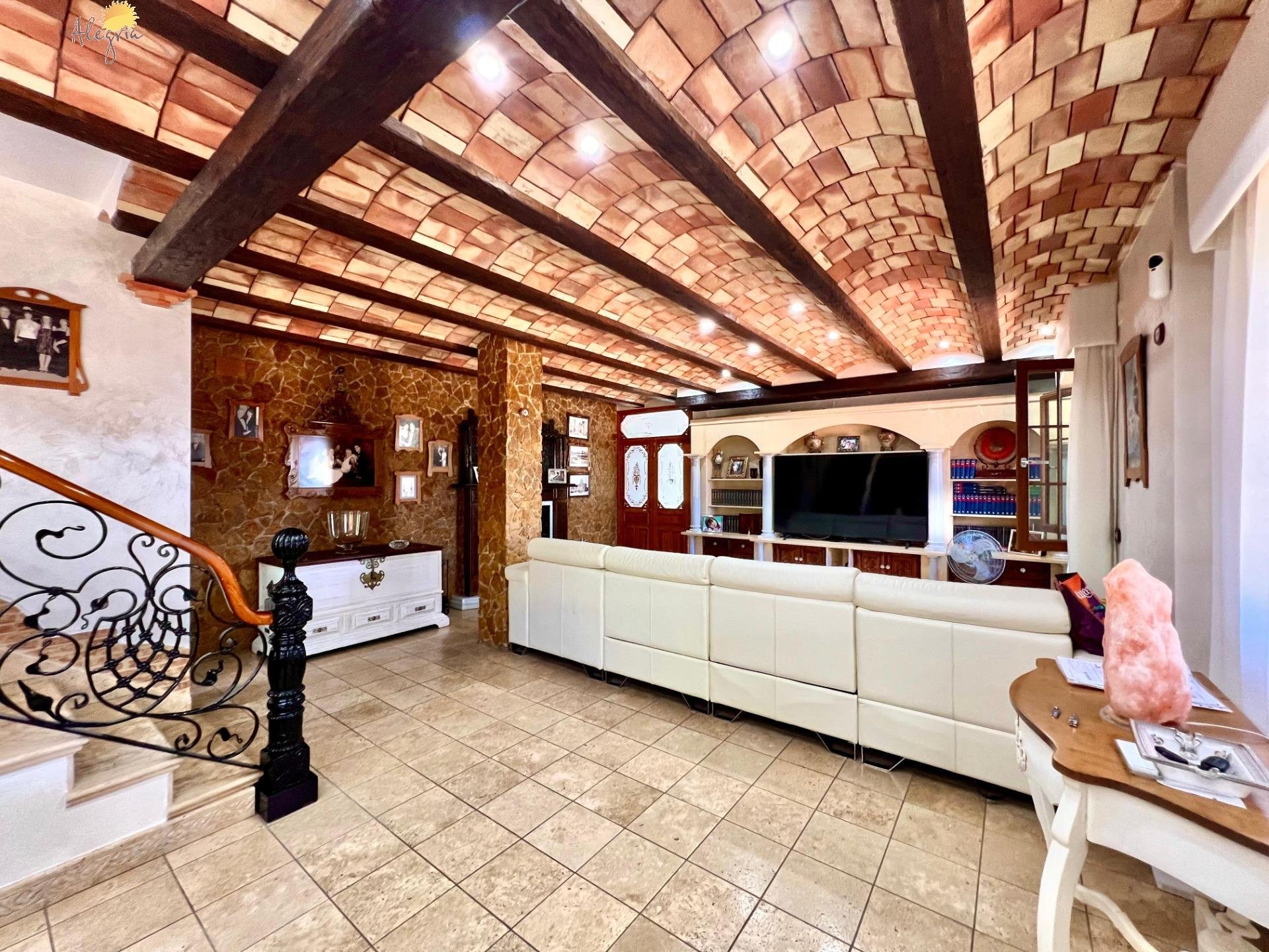 Villa i Almoradi, Alicante, Spanien 4 sovrum, 493 kvm. Nr. 196814