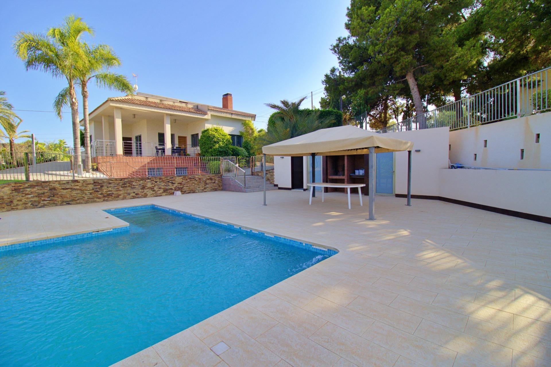 Villa i Elche, Alicante, Spanien 4 sovrum, 500 kvm. Nr. 196815