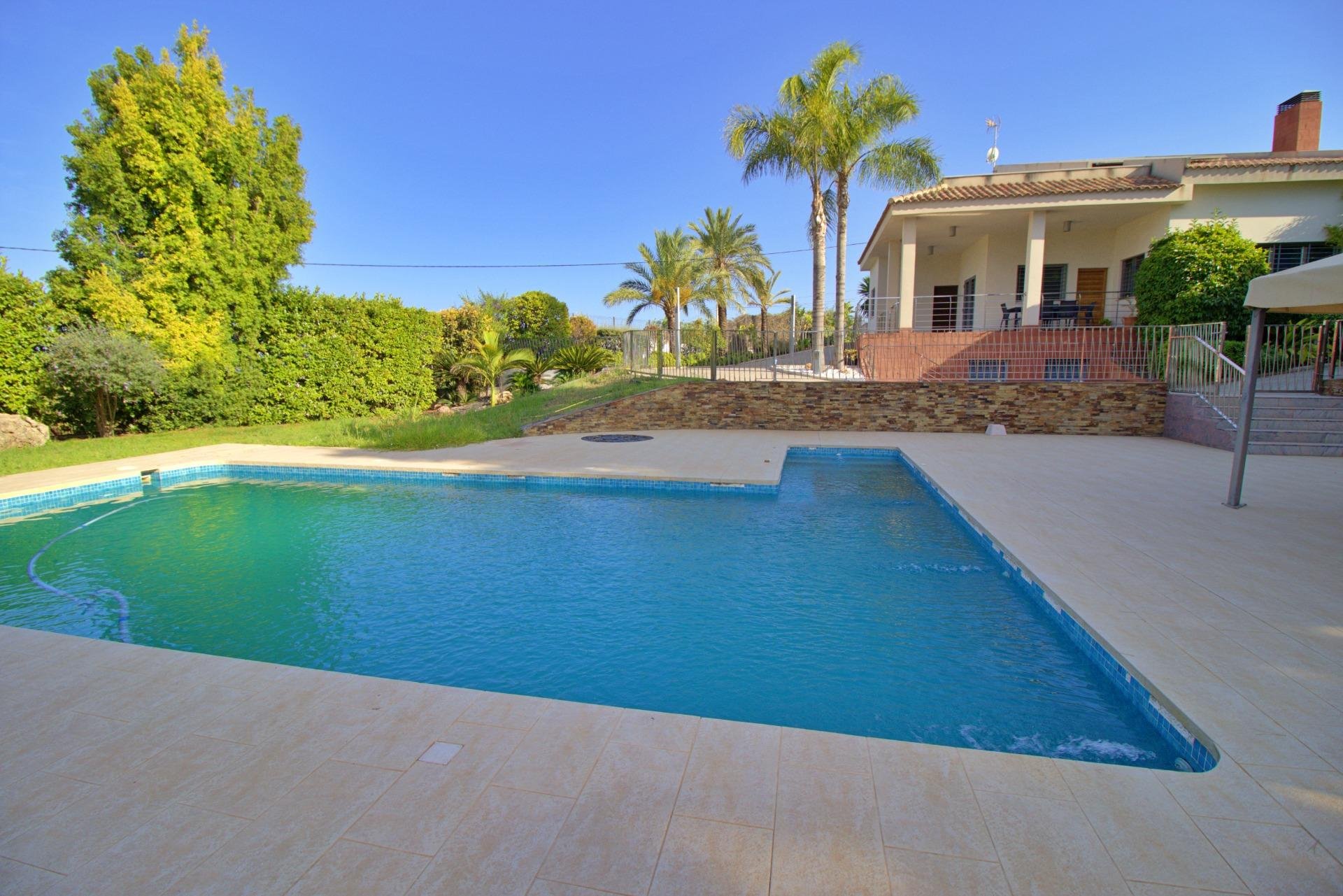 Villa i Elche, Alicante, Spanien 4 sovrum, 500 kvm. Nr. 196815