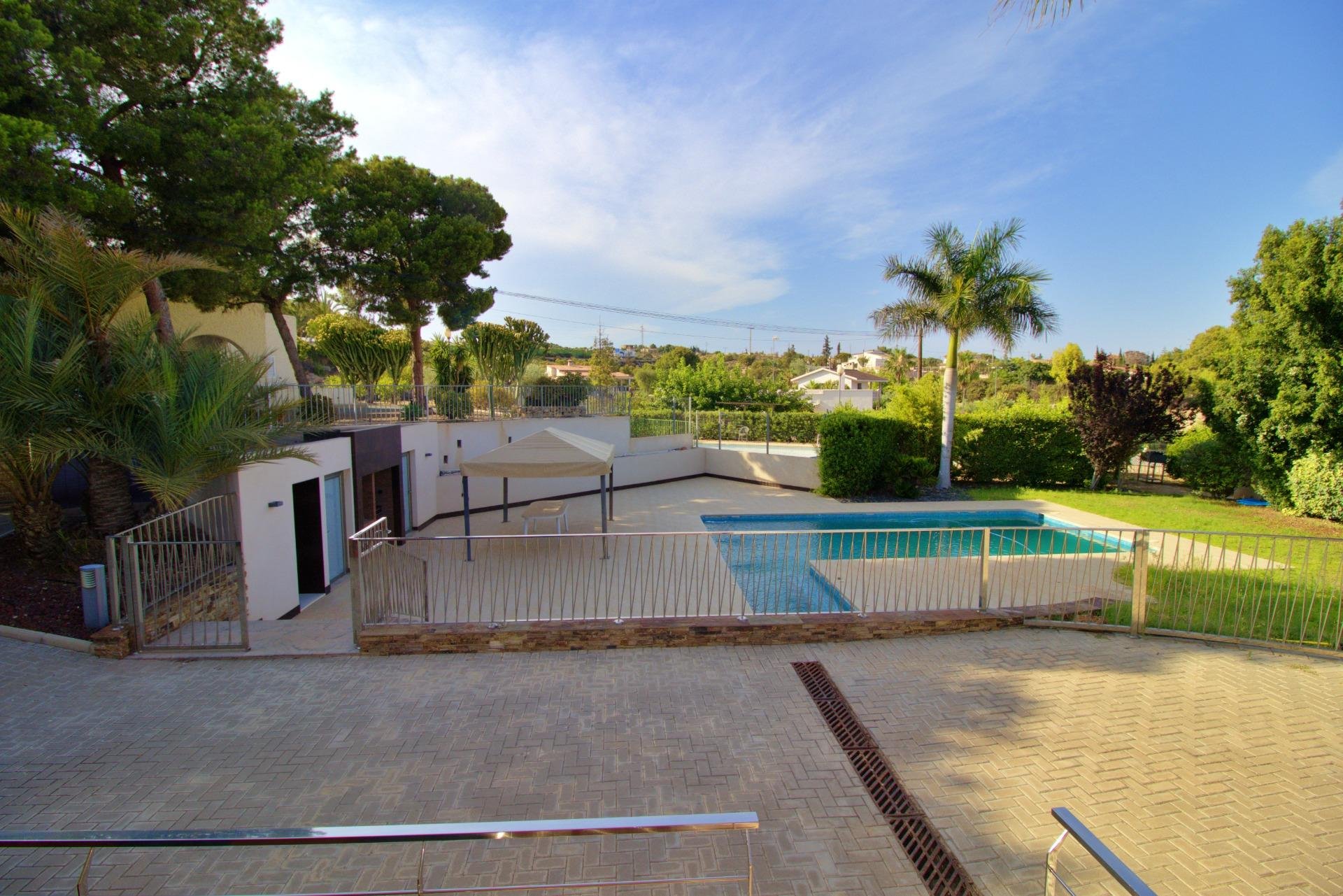 Villa i Elche, Alicante, Spanien 4 sovrum, 500 kvm. Nr. 196815