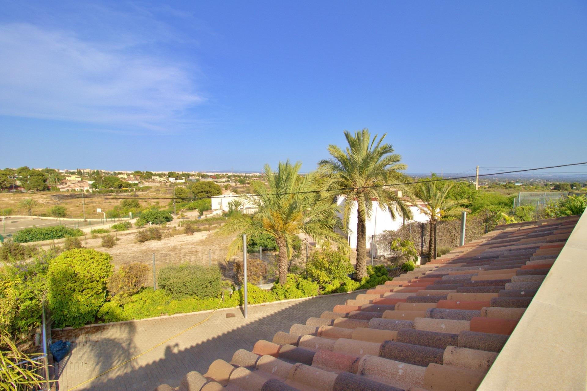 Villa i Elche, Alicante, Spanien 4 sovrum, 500 kvm. Nr. 196815