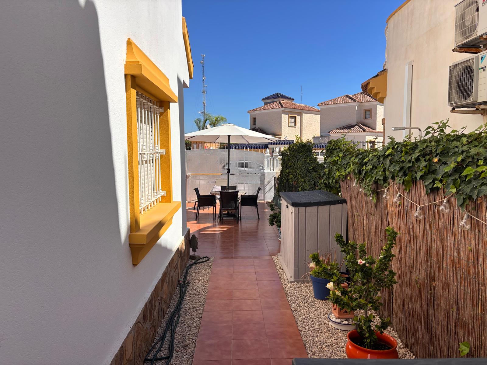 Villa i Guardamar del Segura, Alicante, Spanien 3 sovrum, 108 kvm. Nr. 196813