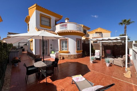 Villa a Guardamar del Segura, Alicante, Spagna 3 camere da letto, 108 mq. N° 196813