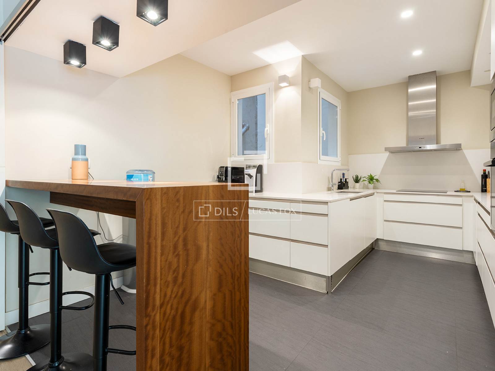 Apartment in Barcelona, Spain 3 bedrooms, 150 sq.m. No. 192636