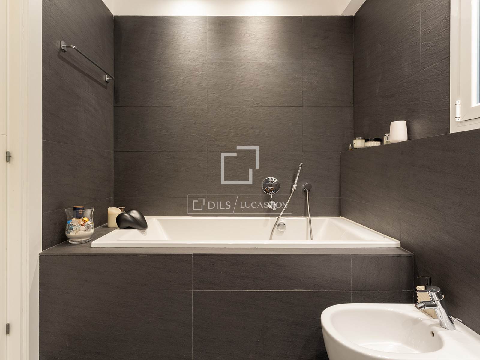 Apartment in Barcelona, Spain 3 bedrooms, 150 sq.m. No. 192636