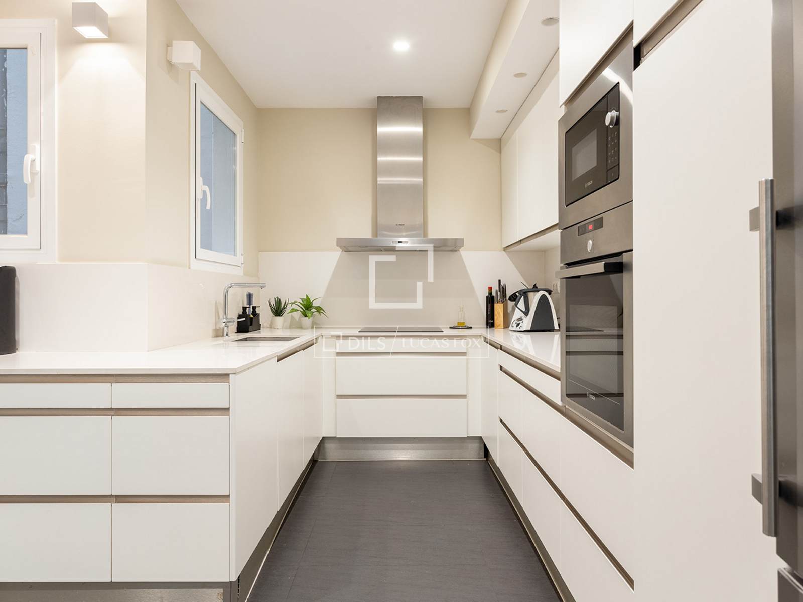 Apartment in Barcelona, Spain 3 bedrooms, 150 sq.m. No. 192636