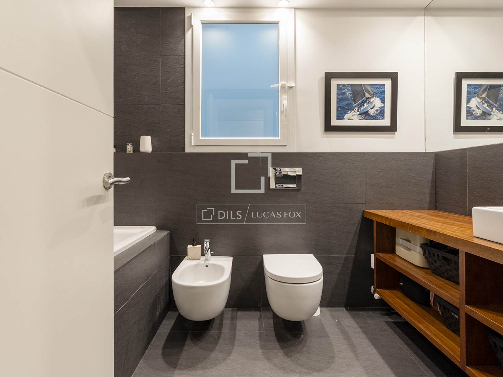 Apartment in Barcelona, Spain 3 bedrooms, 150 sq.m. No. 192636