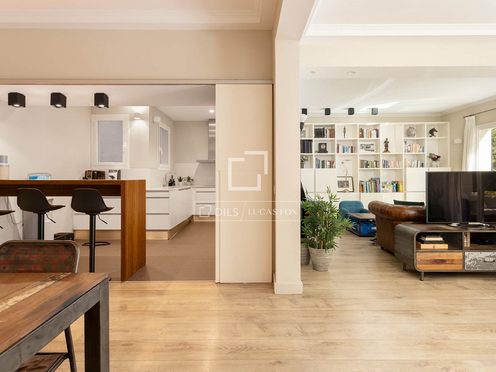 Apartment in Barcelona, Spain 3 bedrooms, 150 sq.m. No. 192636