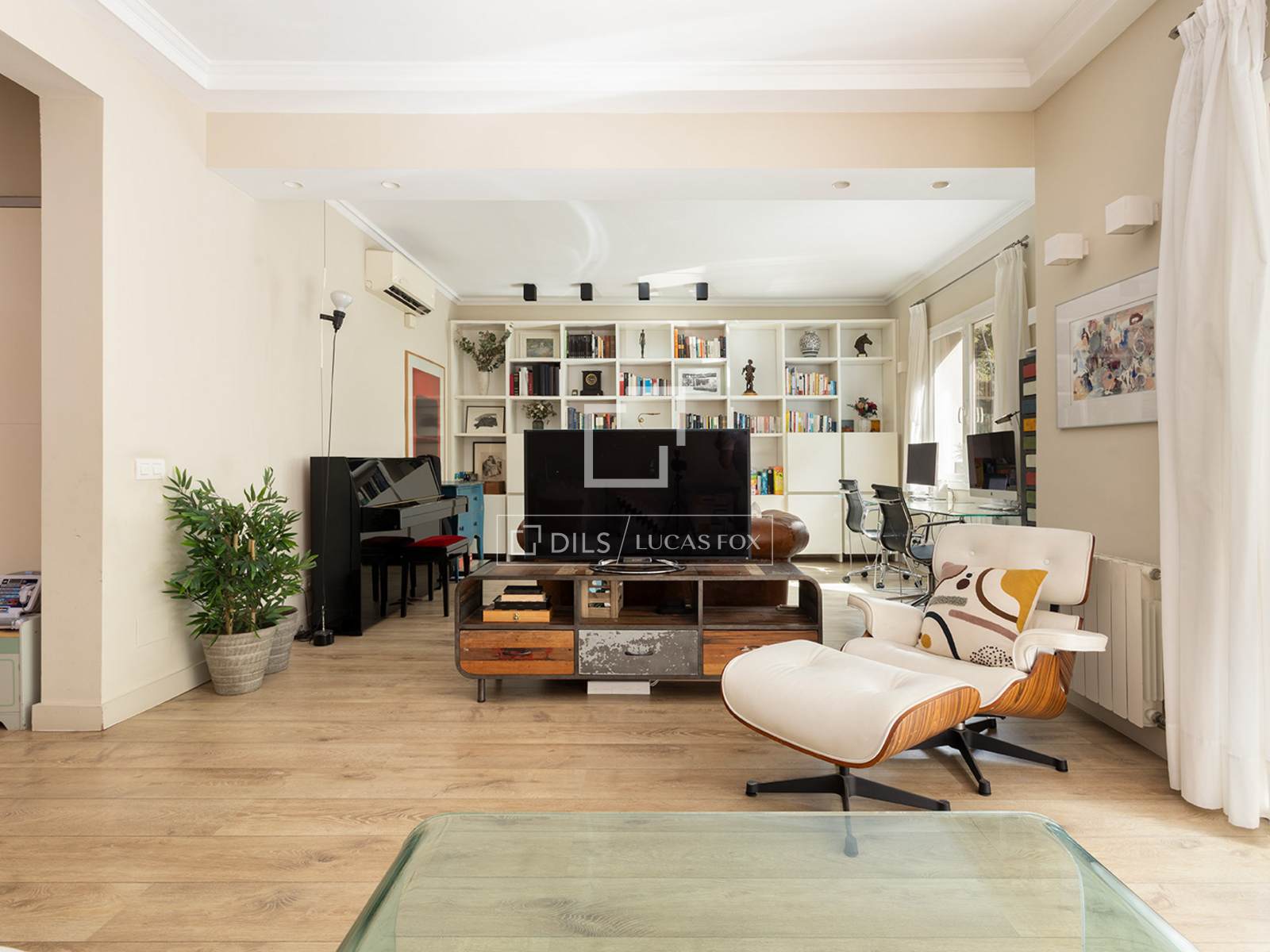 Apartment in Barcelona, Spain 3 bedrooms, 150 sq.m. No. 192636