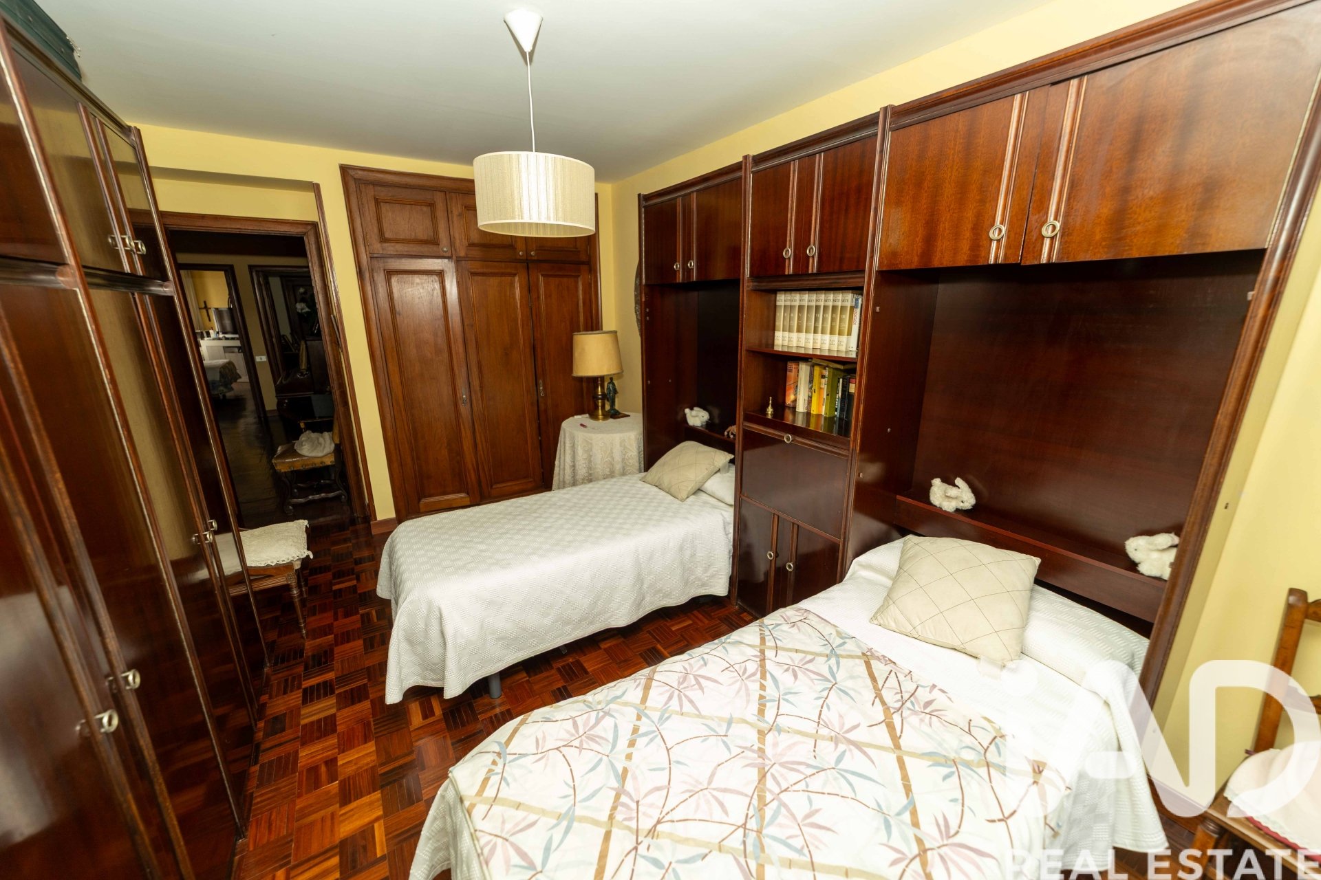 Apartamento en León, España 4 dormitorios, 190 m2 No. 188418