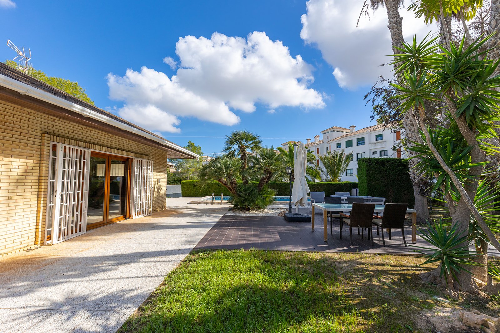 Villa Urbanizacion Las Filipinas, Alicante, Spānijā 5 istabas, 366 m2 Nr. 143437