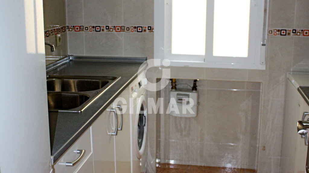 Huoneisto Madrid, Espanja 6 makuuhuonetta, 131 m2 No. 113419