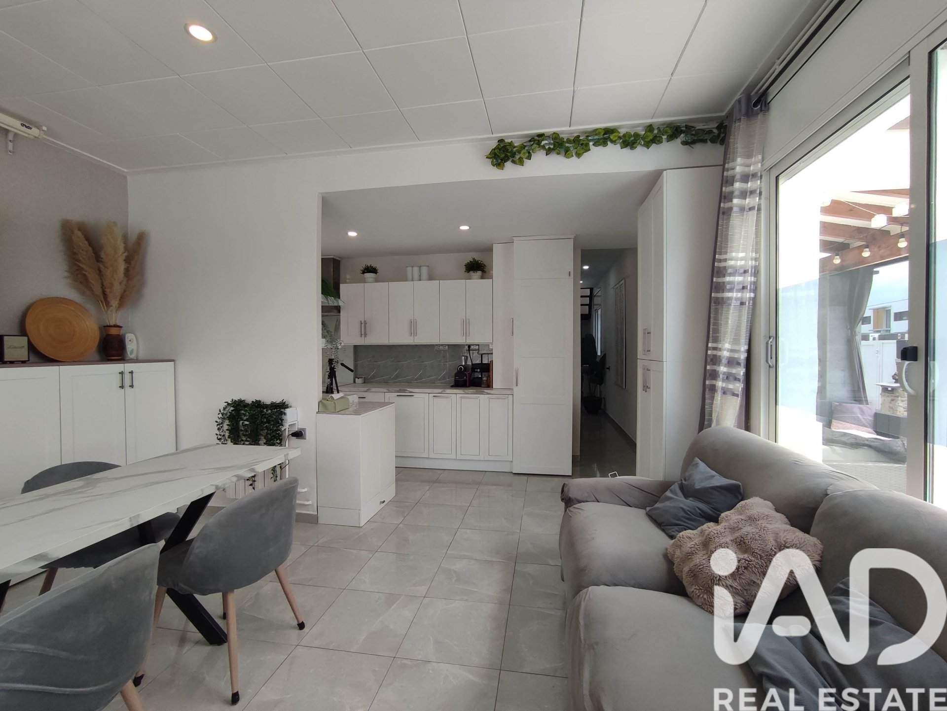 Hus i Cunit, Tarragona, Spanien 4 sovrum, 141 kvm. Nr. 172159