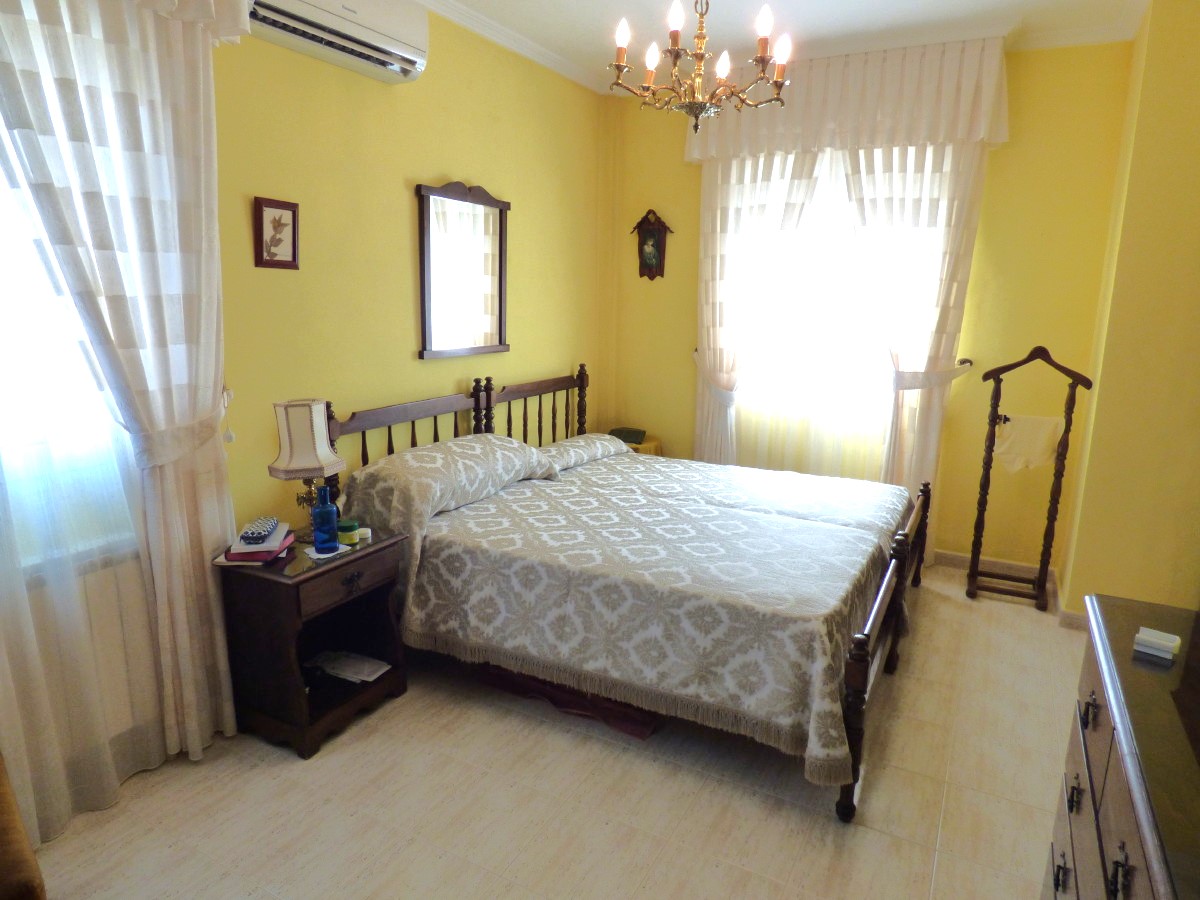 Villa in Benidorm, Alicante, Spain 6 bedrooms, 253 sq.m. No. 192485
