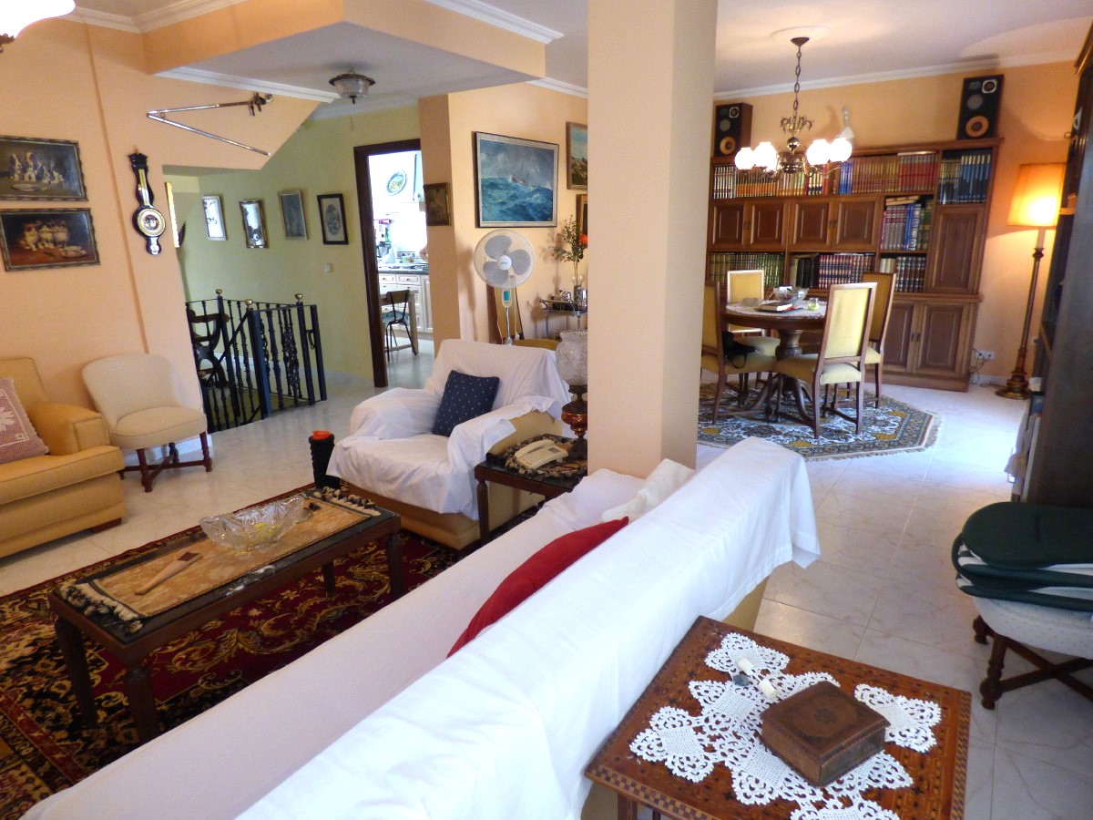Villa in Benidorm, Alicante, Spain 6 bedrooms, 253 sq.m. No. 192485