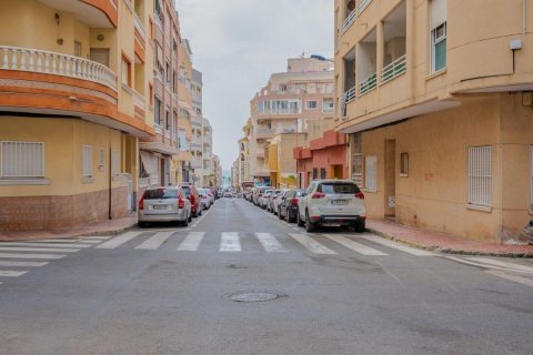 Apartment à Torrevieja, Alicante, Espagne 2 chambres, 55 m2 No. 196762