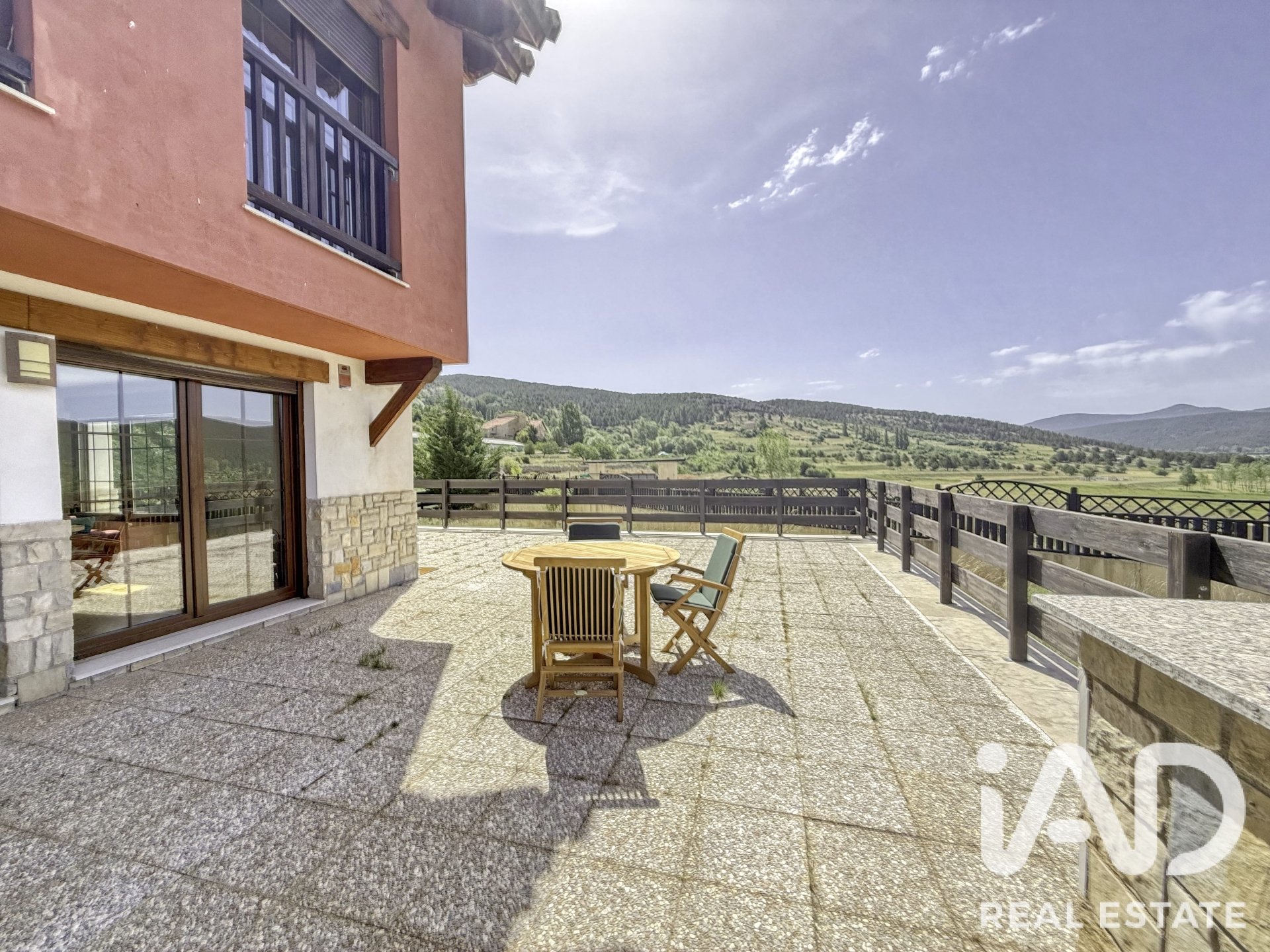 Villetta a schiera a Teruel, Spagna 3 camere da letto, 493 mq. N° 188110